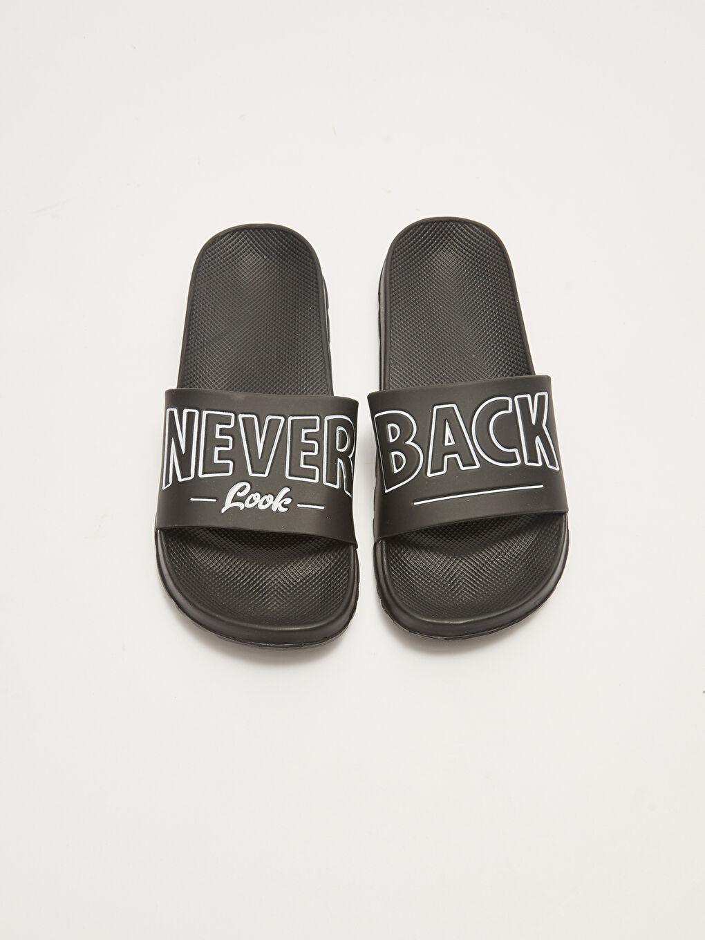 Siyah Tek Bantlı Yazı Baskılı Erkek Terlik-4