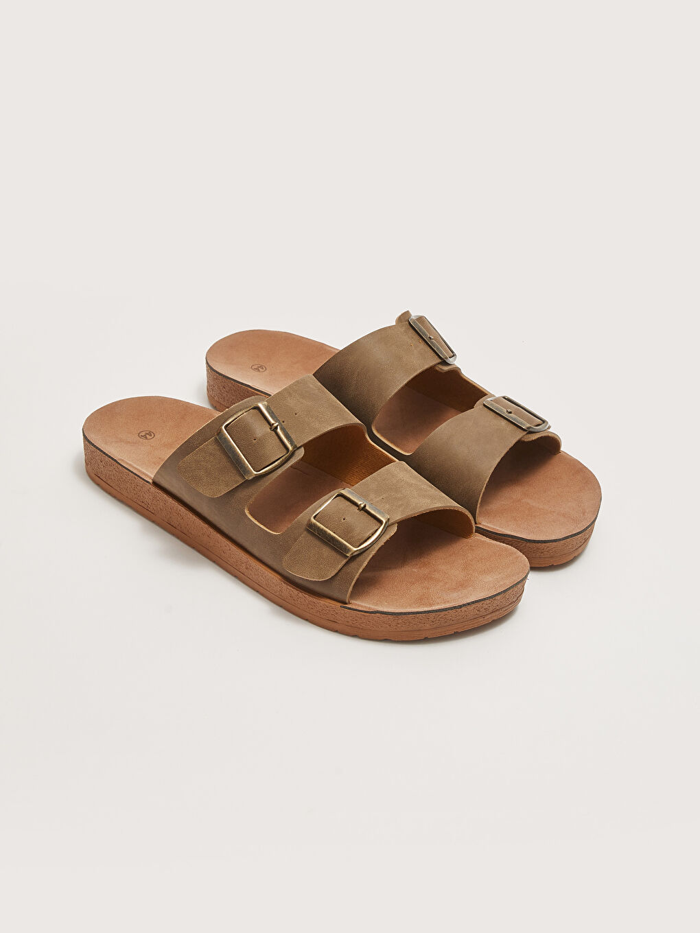 Kahverengi Çift Bantlı Toka Detaylı Erkek Terlik