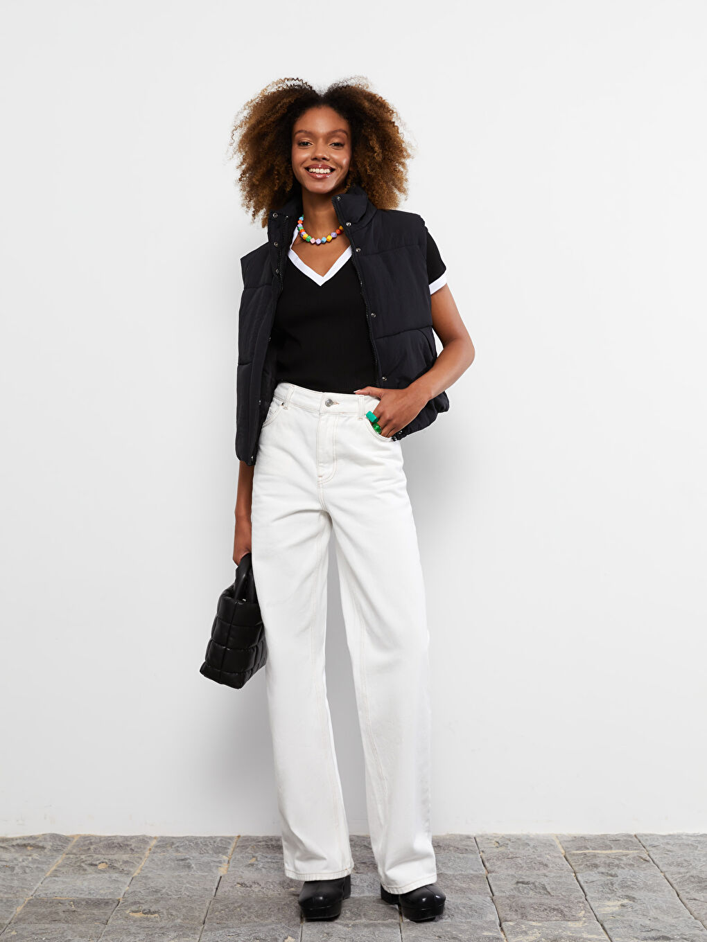 Siyah Kadın Dik Yaka Düz Şişme Yelek