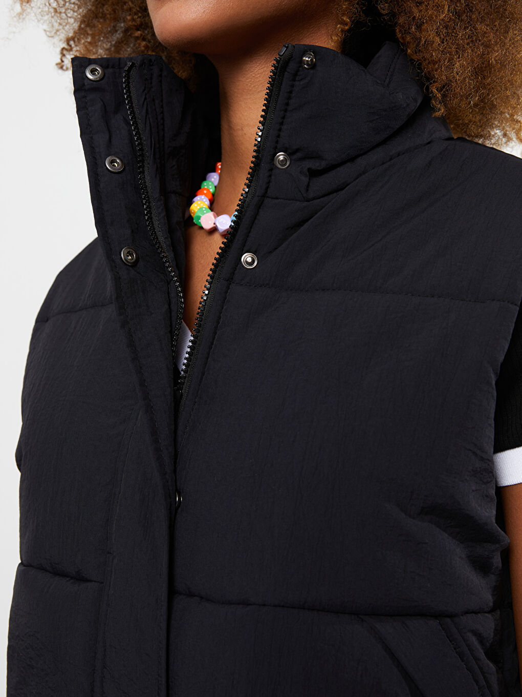 Siyah Kadın Dik Yaka Düz Şişme Yelek-3