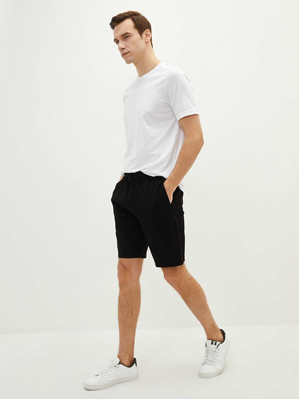 Siyah Standart Kalıp Örme Erkek Şort