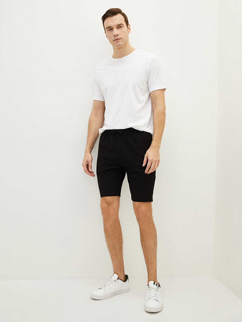 Siyah Standart Kalıp Örme Erkek Şort-1