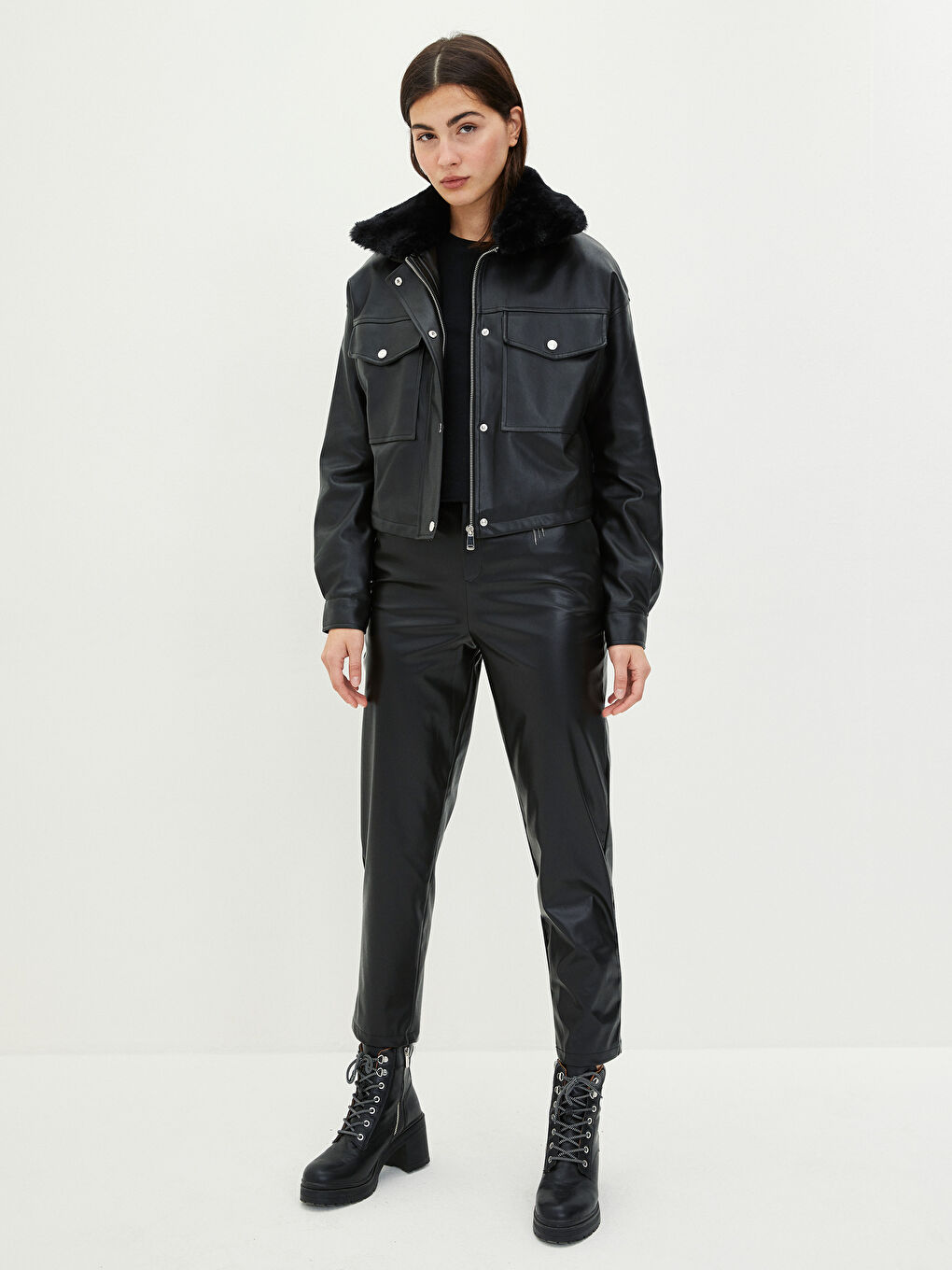 Siyah Gömlek Yaka Düz Uzun Kollu Deri Görünümlü Kadın Mont-3