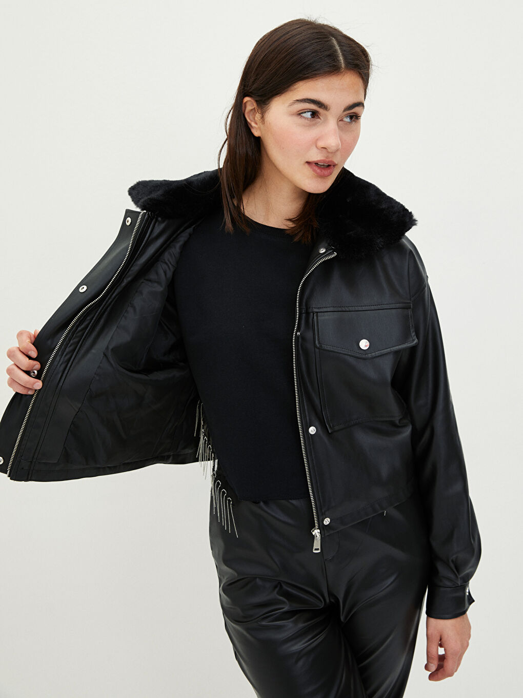 Siyah Gömlek Yaka Düz Uzun Kollu Deri Görünümlü Kadın Mont-4