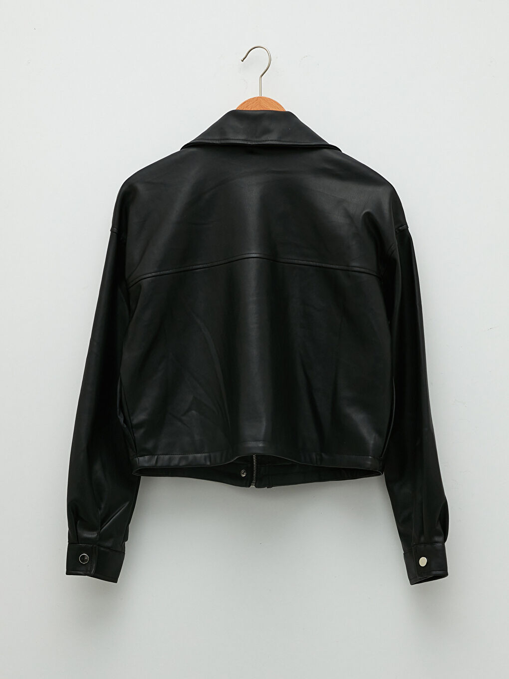 Siyah Gömlek Yaka Düz Uzun Kollu Deri Görünümlü Kadın Mont-11