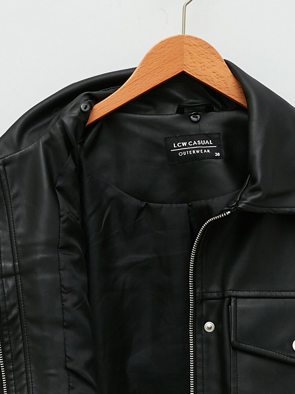 Siyah Gömlek Yaka Düz Uzun Kollu Deri Görünümlü Kadın Mont-12