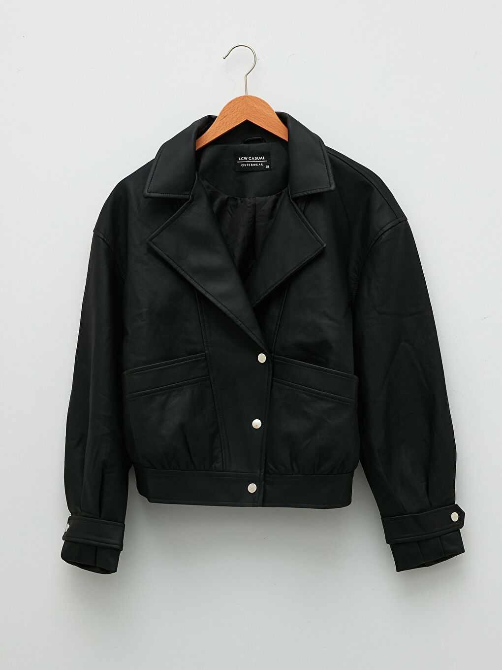 Siyah Ceket Yaka Kadın Deri Görünümlü Mont-4