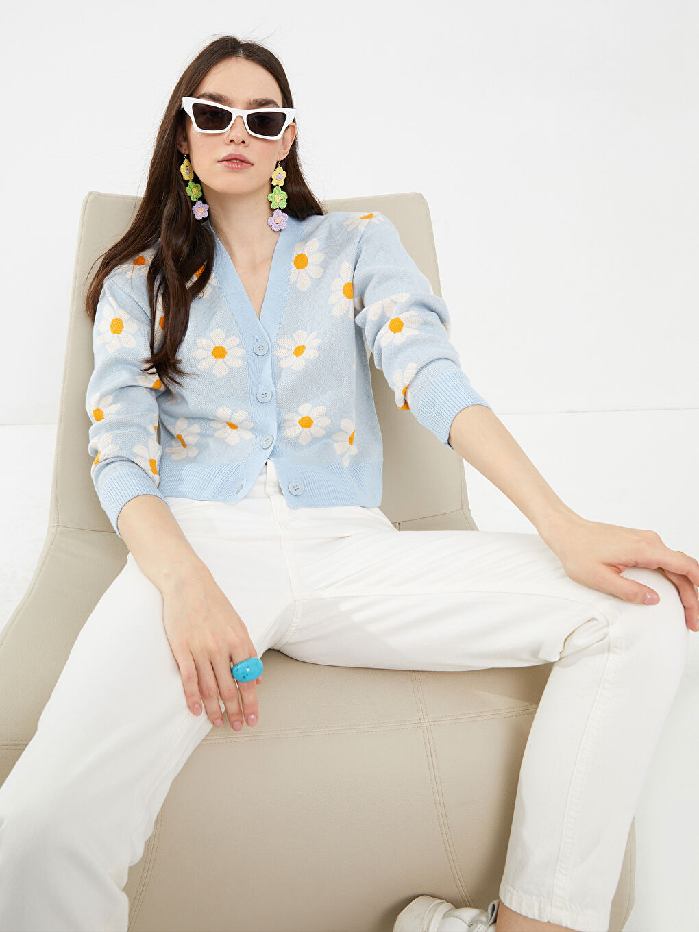 Mavi V Yaka Çiçekli Kadın Triko Hırka