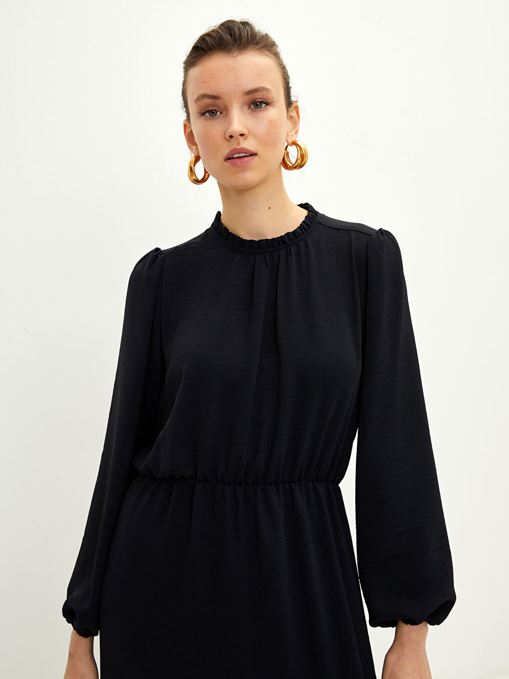 Siyah Fırfırlı Dik Yaka Düz Uzun Kollu Kadın Elbise-2