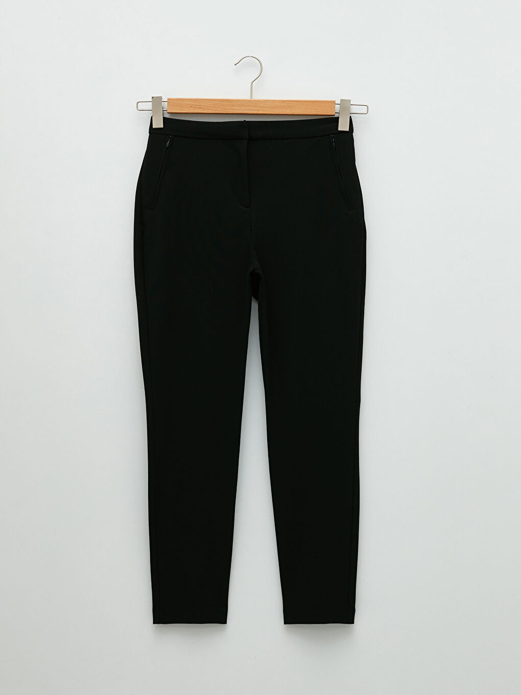 Тънък Модел Дамски Панталон с Прави Крачоли и Детайлни Джобове-4