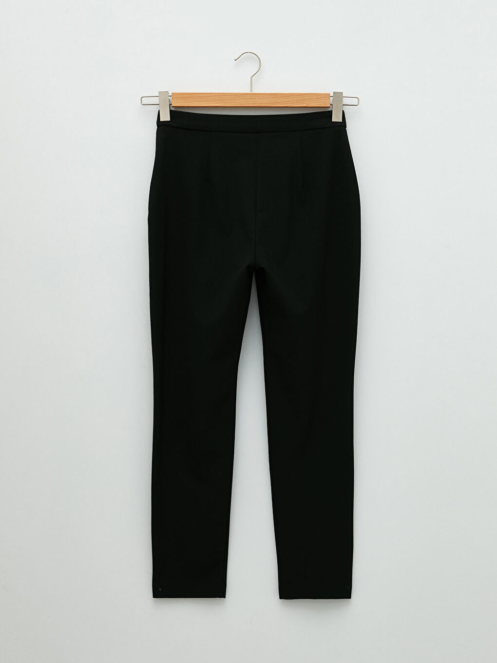 Тънък Модел Дамски Панталон с Прави Крачоли и Детайлни Джобове-5