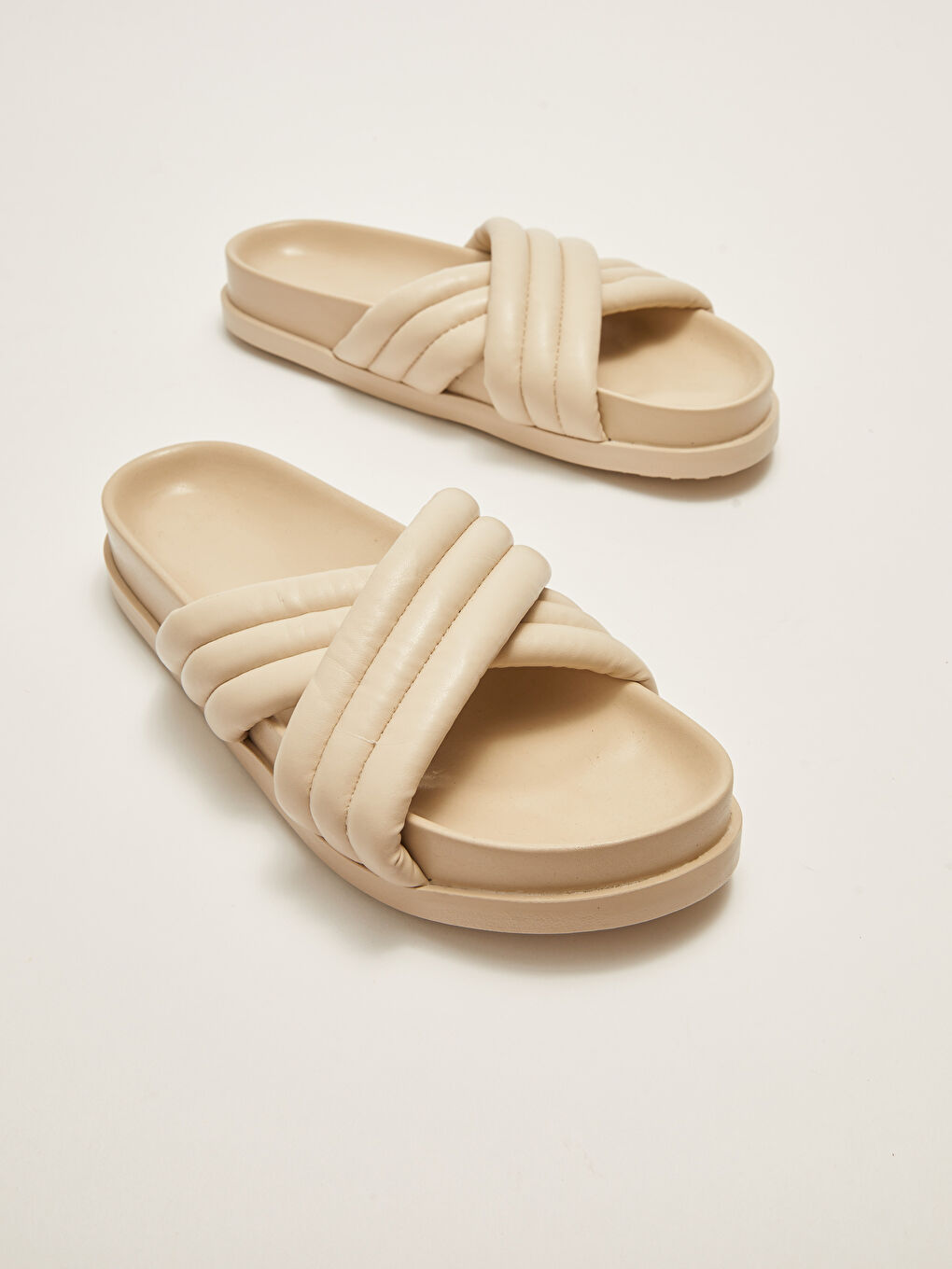 Bej Çapraz Bantlı Kadın Terlik-2