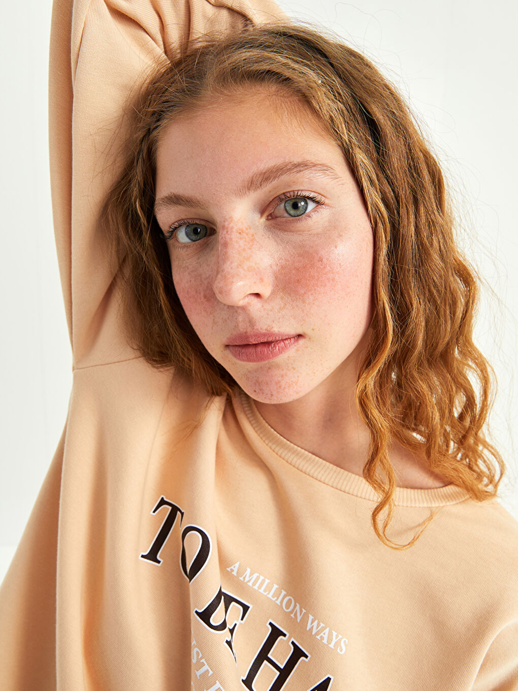 Bej Bisiklet Yaka Yazı Baskılı Uzun Kollu Kadın Sweatshirt-2