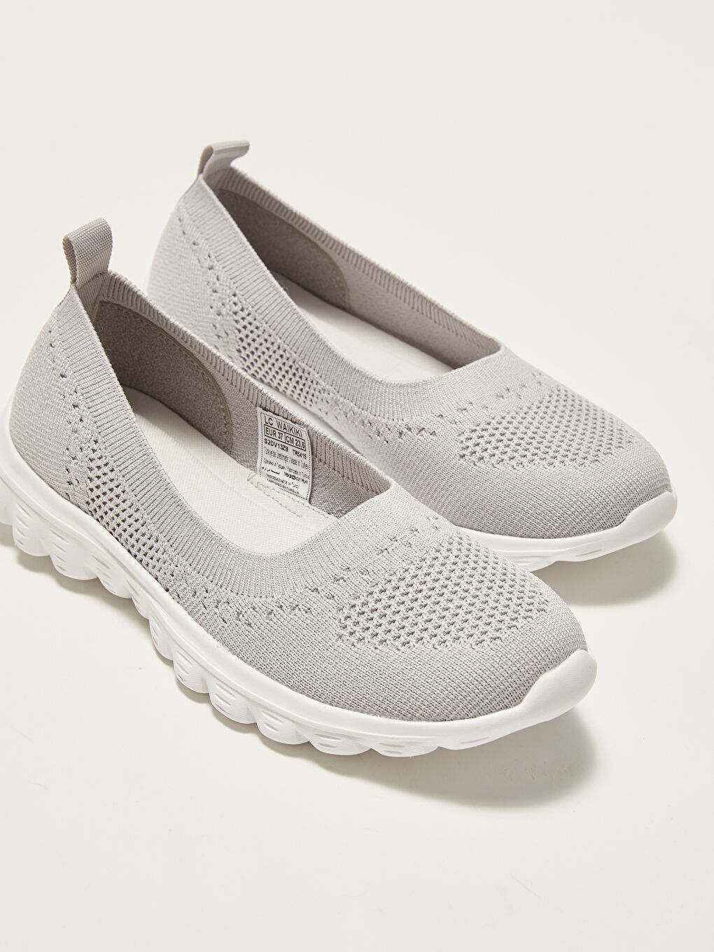 Gri Kalın Tabanlı File Detaylı Kadın Spor Ayakkabı-1