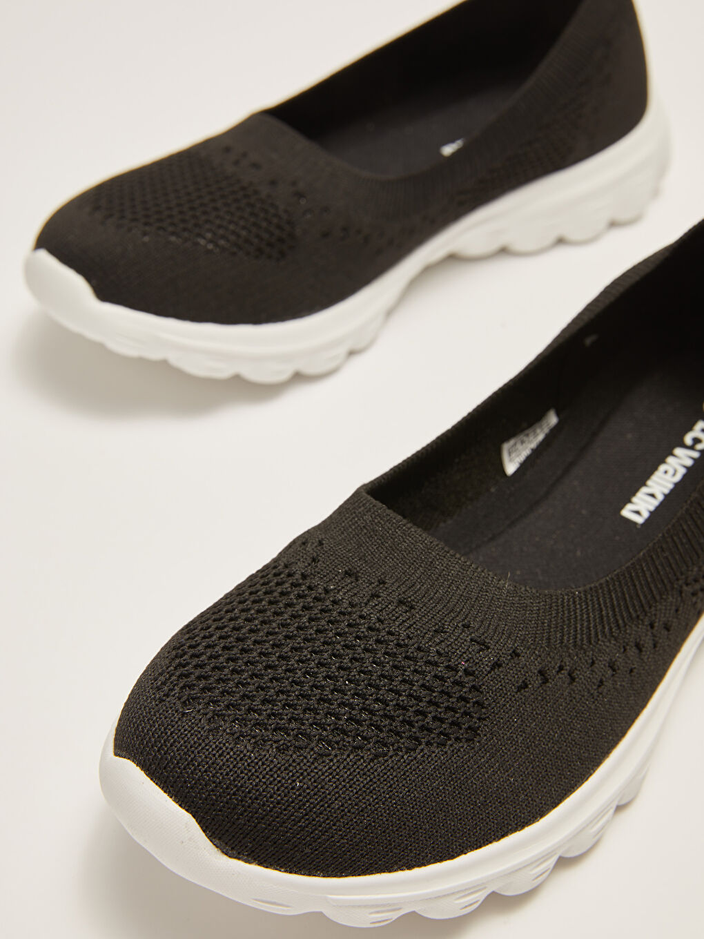 Siyah Kalın Tabanlı File Detaylı Kadın Spor Ayakkabı-2