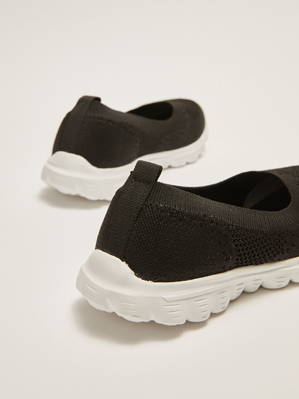 Siyah Kalın Tabanlı File Detaylı Kadın Spor Ayakkabı-4