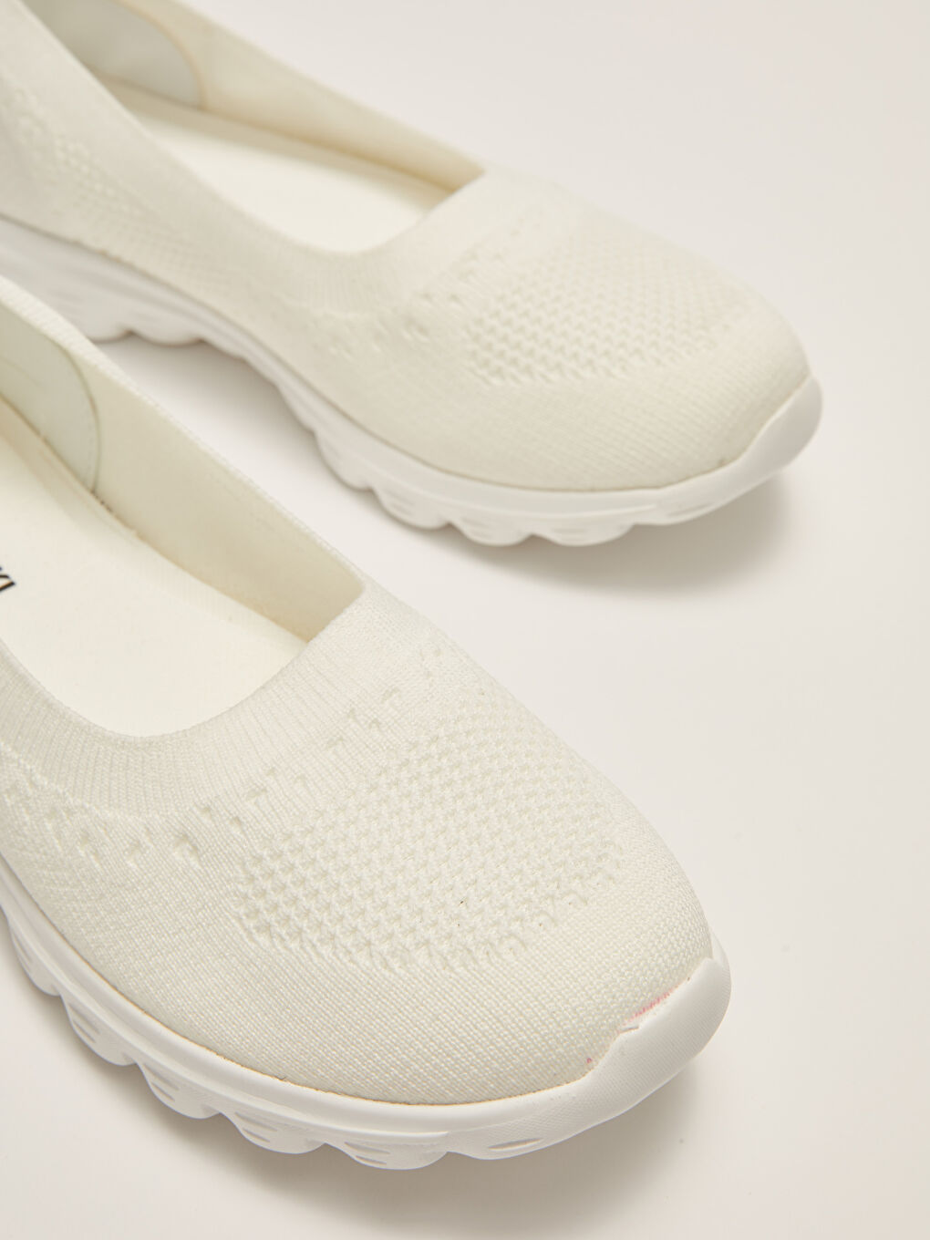 Beyaz Kalın Tabanlı File Detaylı Kadın Spor Ayakkabı-4