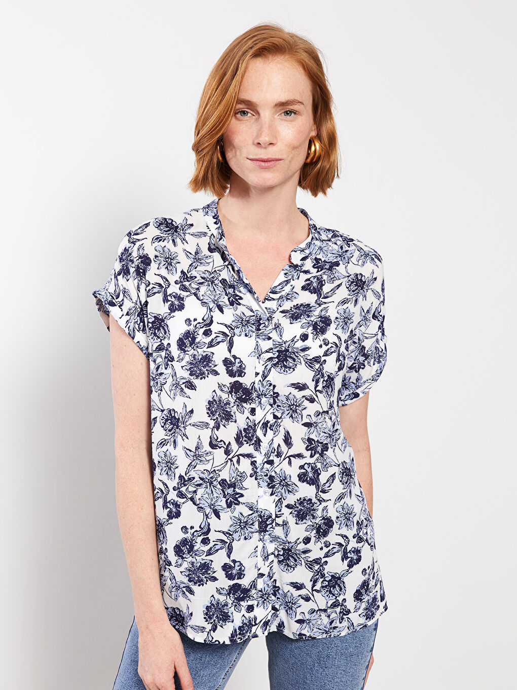 Chemise à Col Rond Floral Manches Courtes en Tissu Froissé pour Femmes-1
