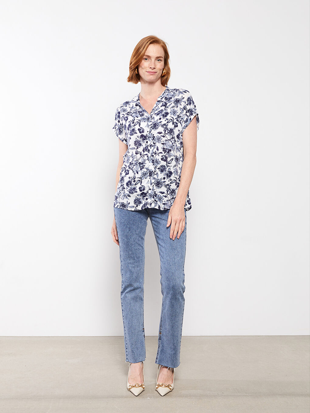 Chemise à Col Rond Floral Manches Courtes en Tissu Froissé pour Femmes-2