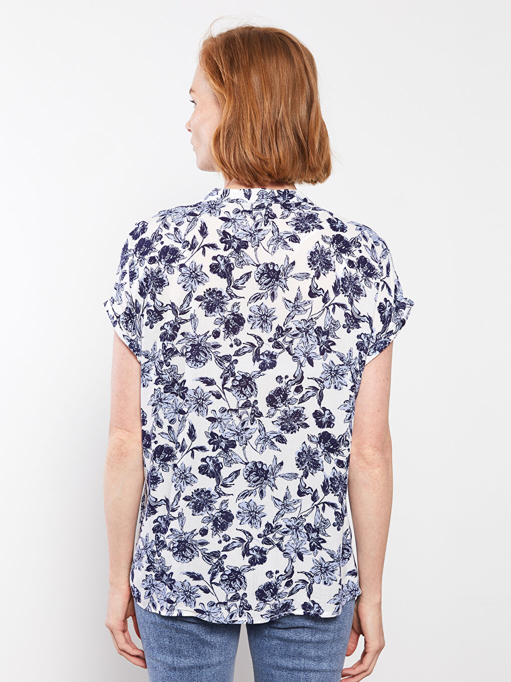 Chemise à Col Rond Floral Manches Courtes en Tissu Froissé pour Femmes-4