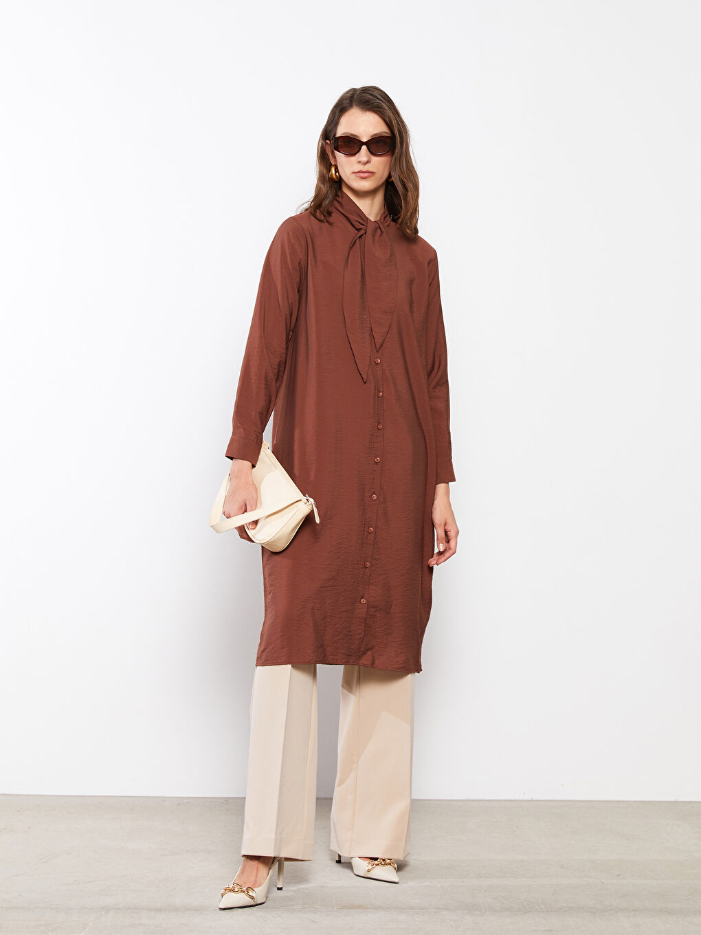 Kahverengi Bağlamalı Yaka Düz Uzun Kollu Kadın Tunik