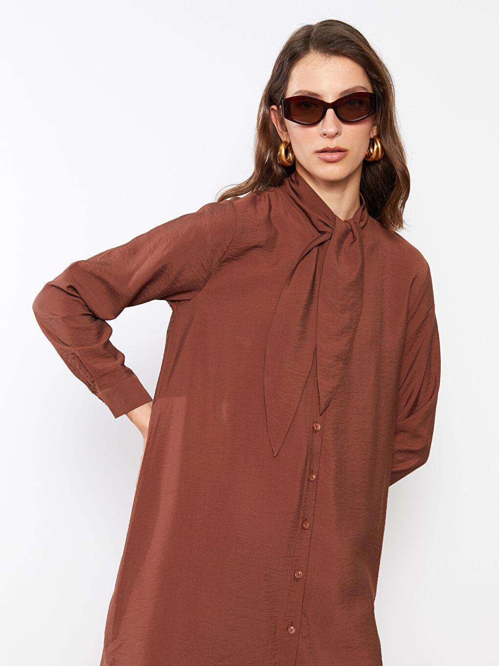 Kahverengi Bağlamalı Yaka Düz Uzun Kollu Kadın Tunik-1