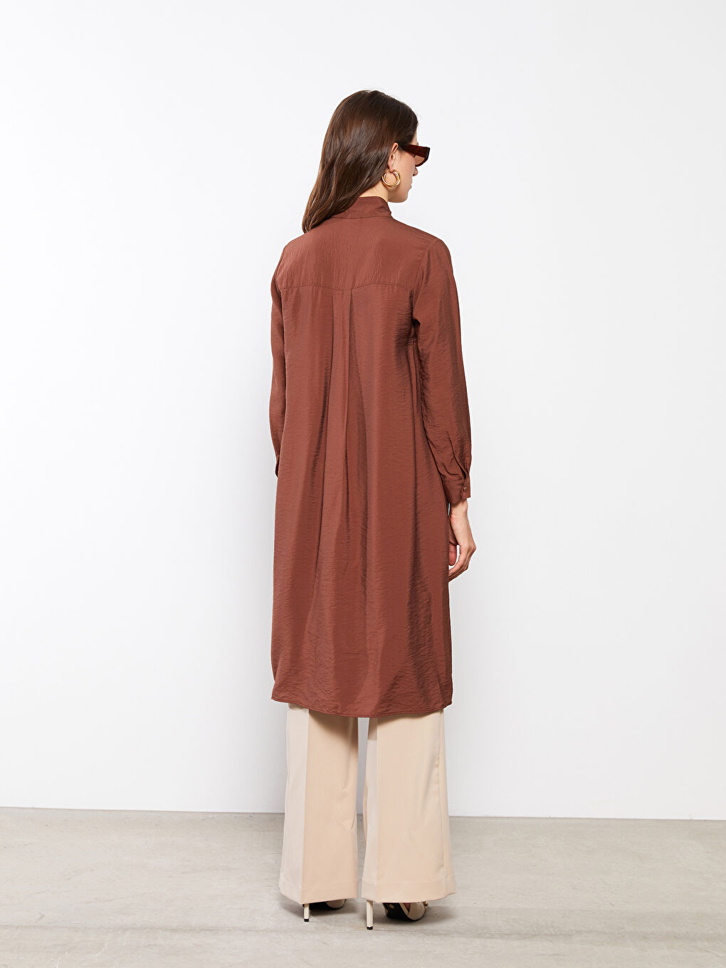 Kahverengi Bağlamalı Yaka Düz Uzun Kollu Kadın Tunik-3