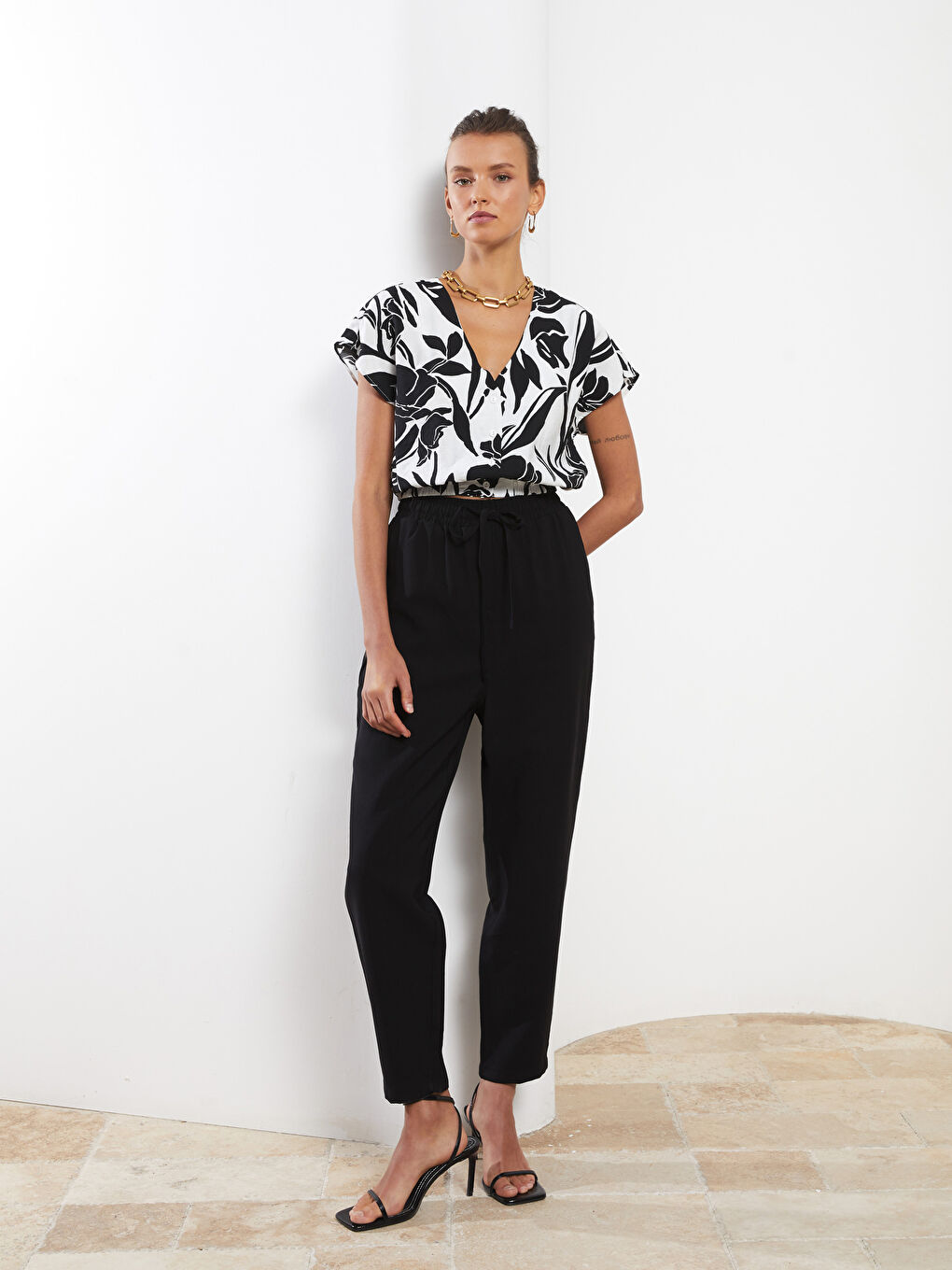 Pantaloni Dama Croiala Dreapta Cu Buzunare Si Talie Elastica Confortabili Cu Detalii-1