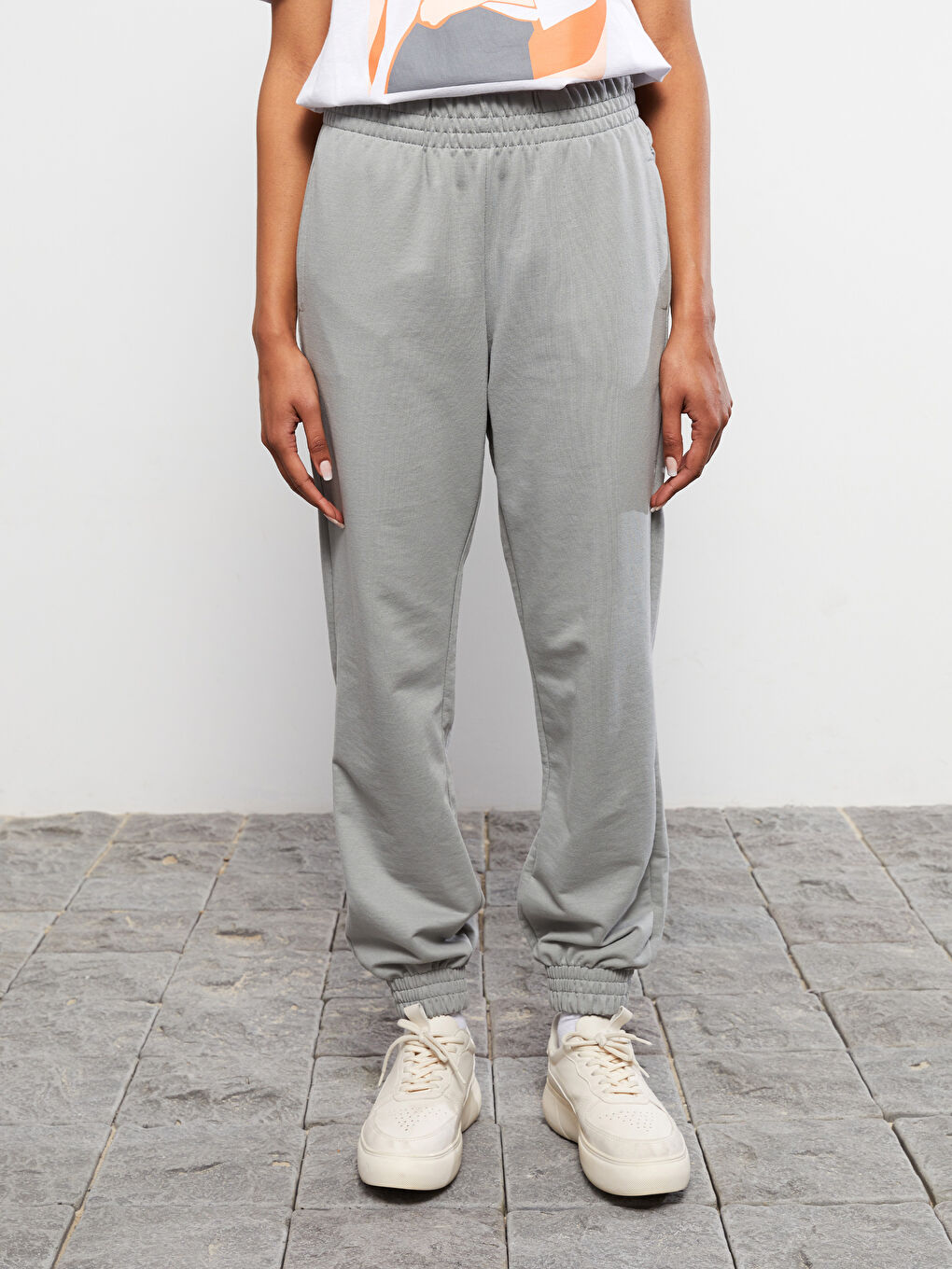 Gri Beli Lastikli Düz Cep Detaylı Kadın Jogger Eşofman Altı-3
