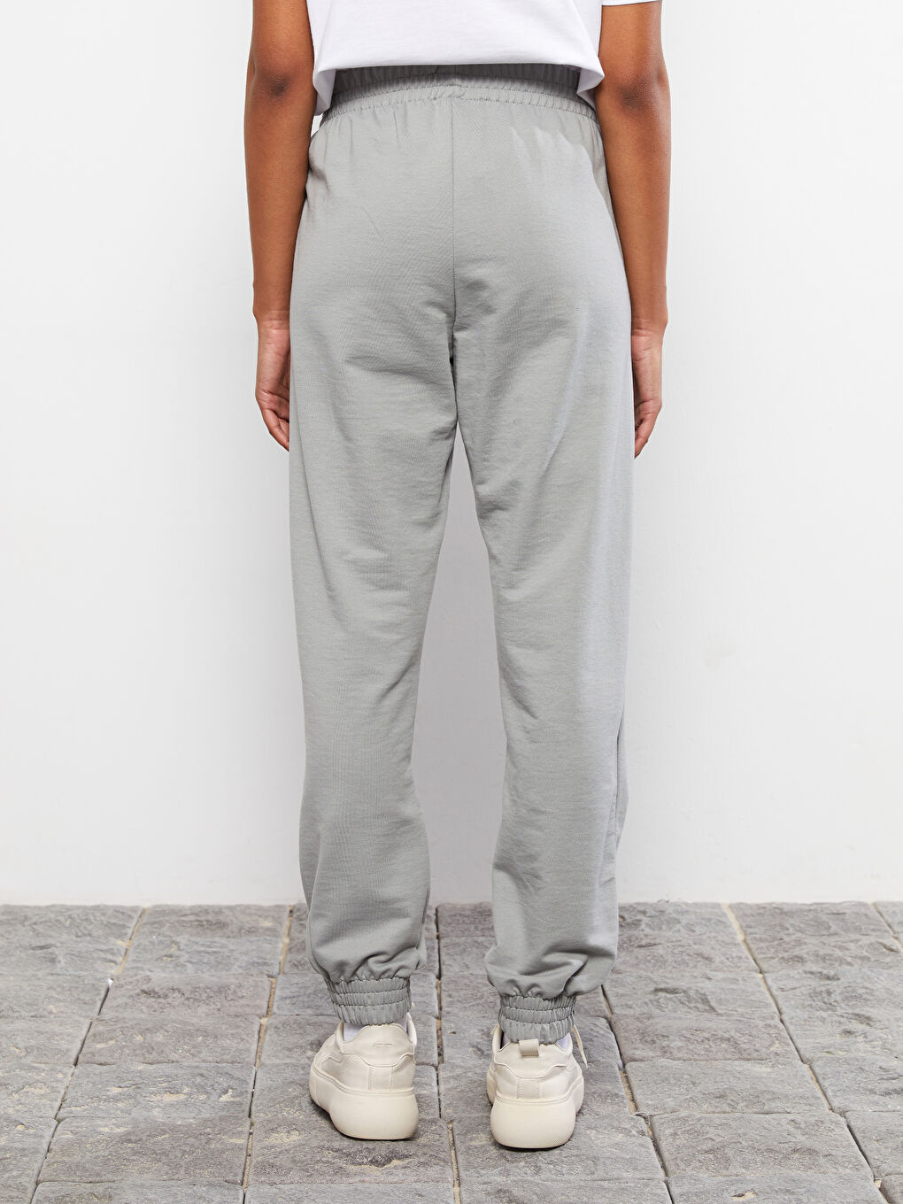 Gri Beli Lastikli Düz Cep Detaylı Kadın Jogger Eşofman Altı-4