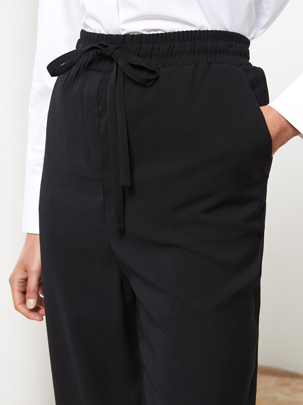 Elastic Waist Straight Comfortable Fit Pocket Detailed Women's Trousers-3