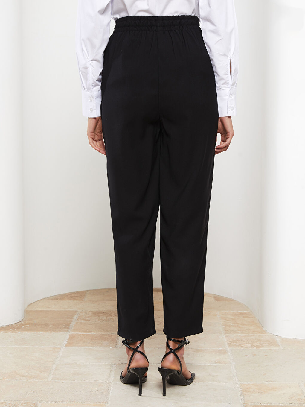 LC Waikiki Elastic Waist Straight Comfortable Fit Pocket