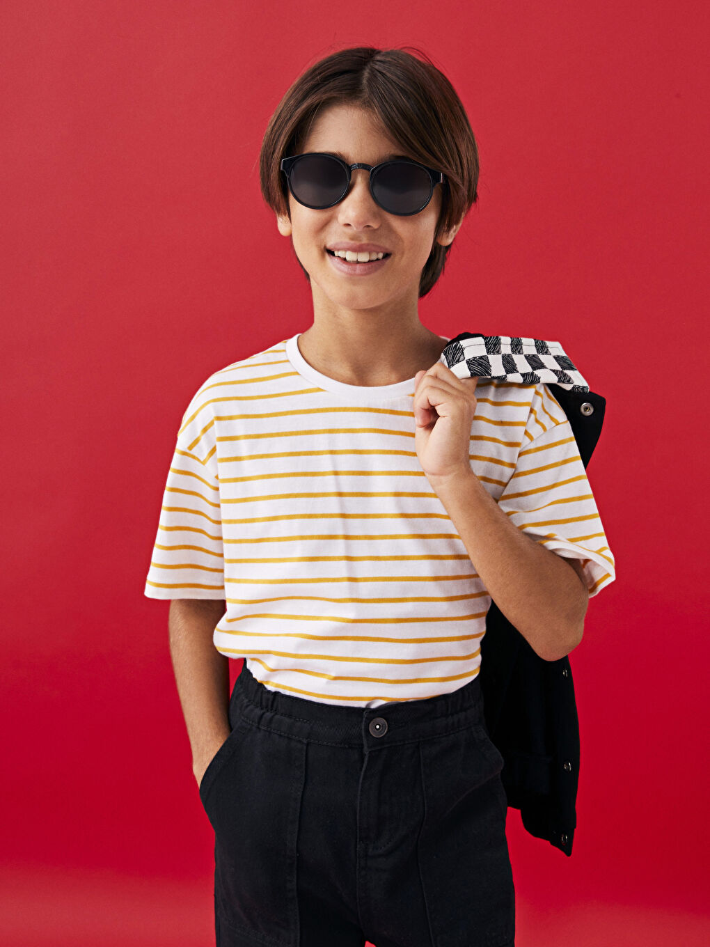 تیشێرت یه‌خه‌ خڕ خەتخەت قۆڵ كورت پەنجەوەنی کوڕان-1