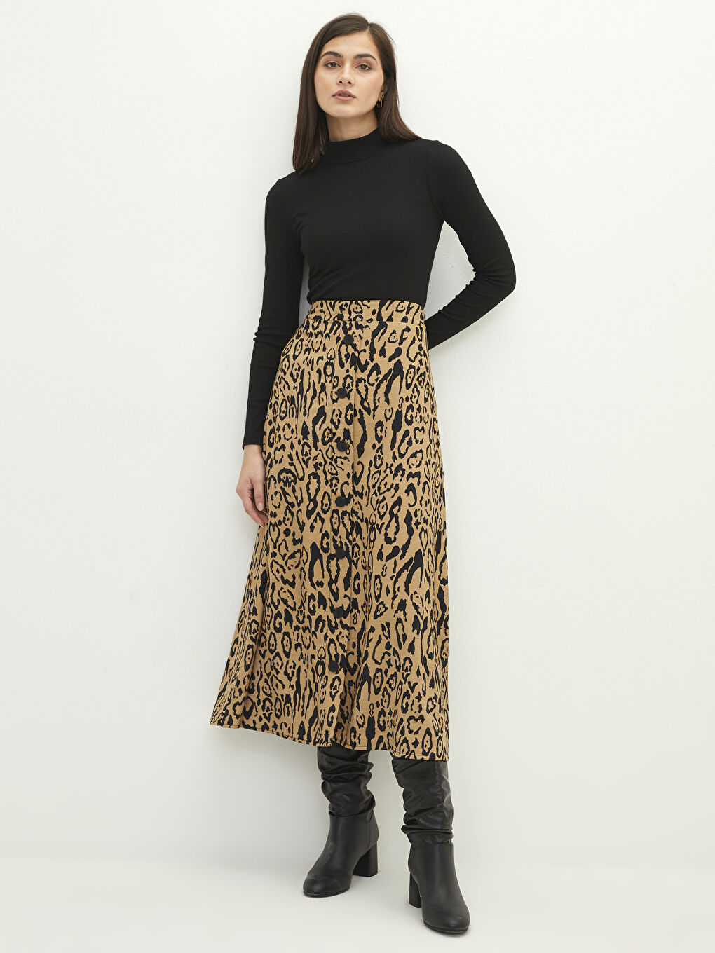 Siyah Beli Lastikli Desenli Düğme Detaylı Kadın Etek