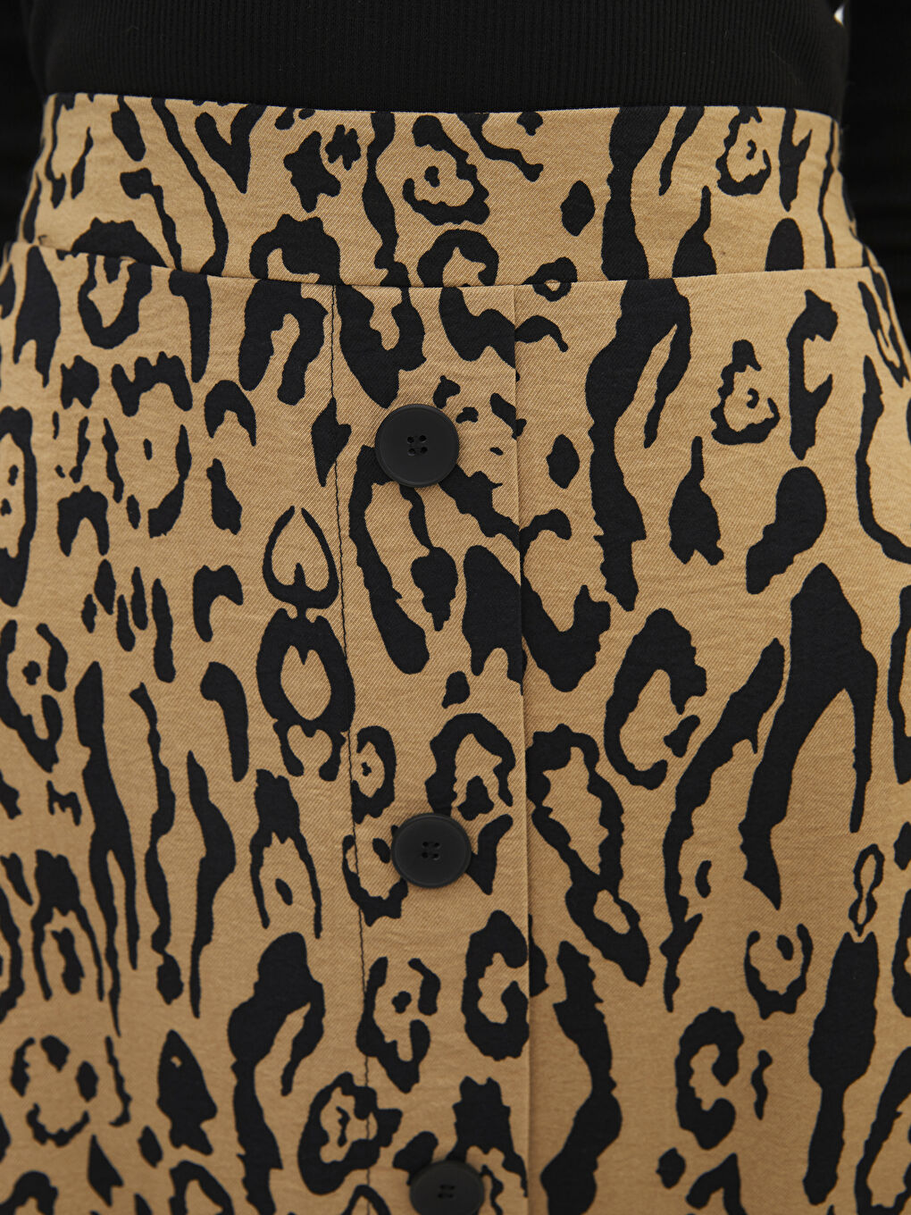 Siyah Beli Lastikli Desenli Düğme Detaylı Kadın Etek-3