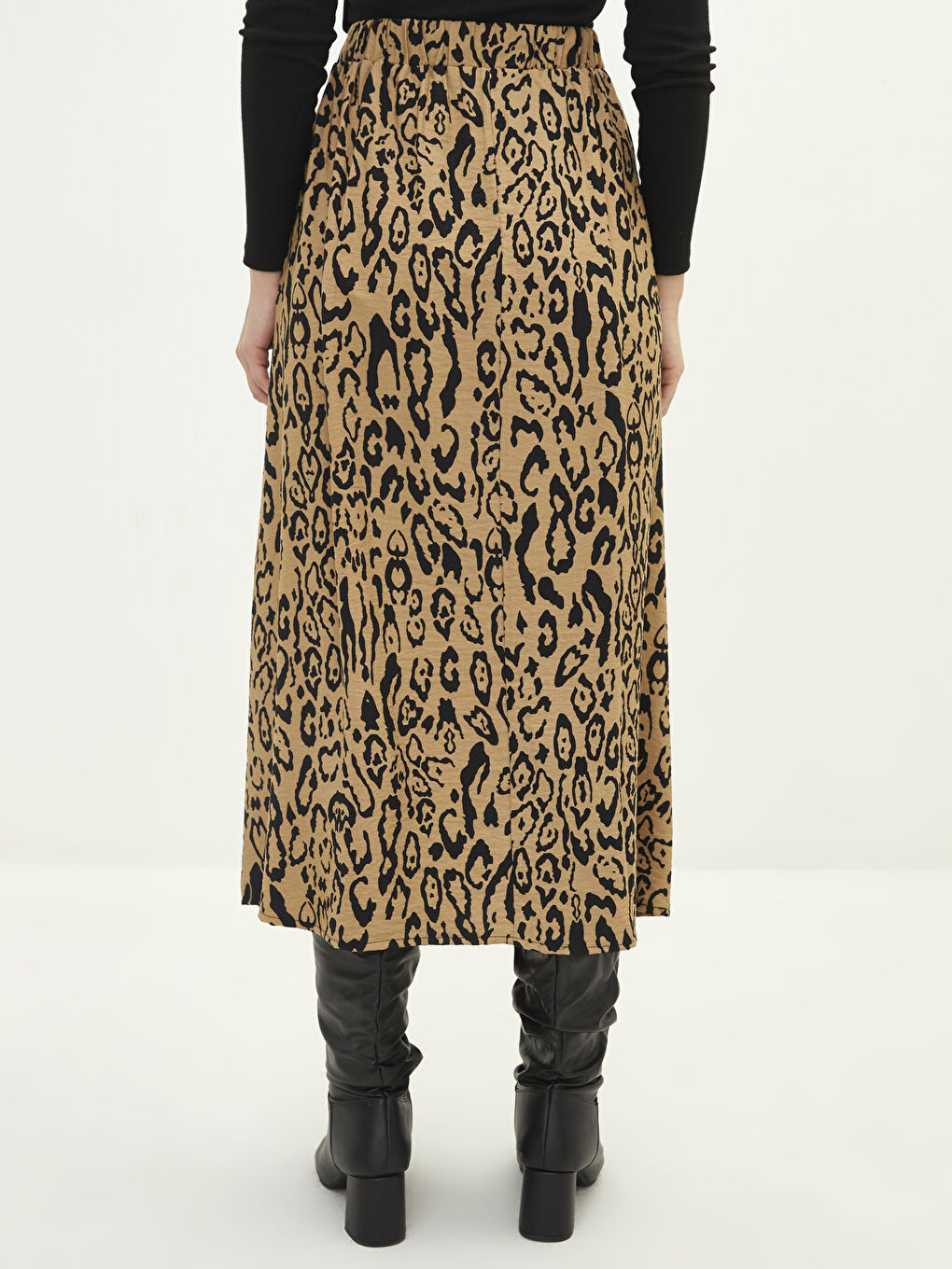 Siyah Beli Lastikli Desenli Düğme Detaylı Kadın Etek-4