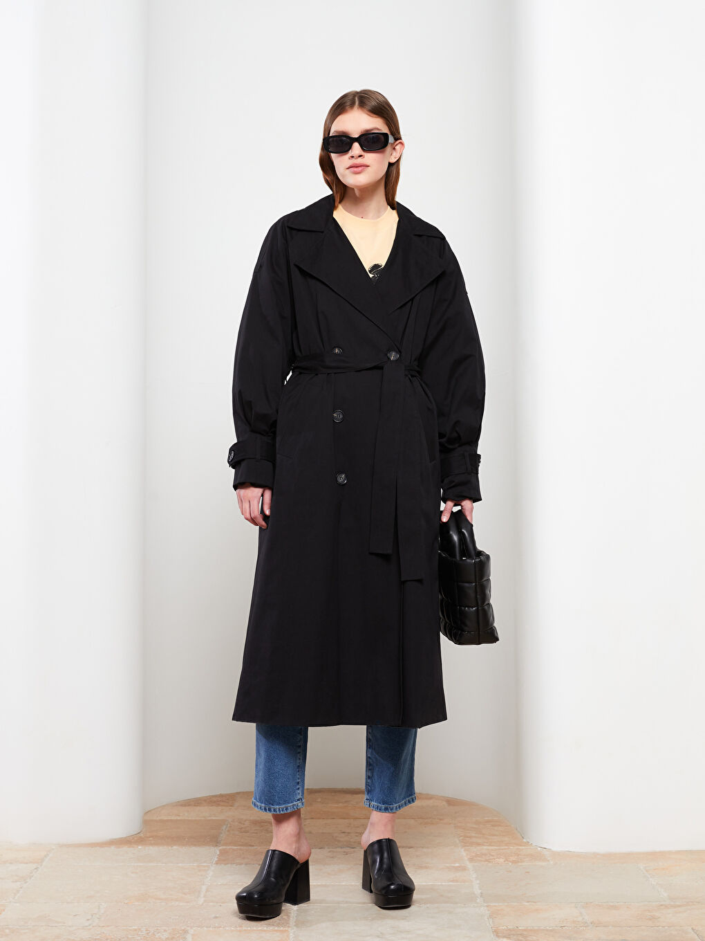 Siyah Ceket Yaka Düz Uzun Kollu Kadın Trençkot