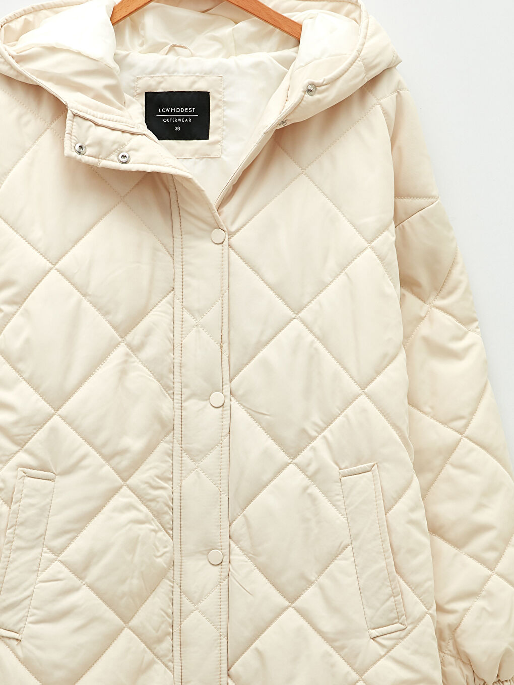 Bej Kapüşonlu Kapitone Desenli Uzun Kollu Kadın Şişme Mont-9