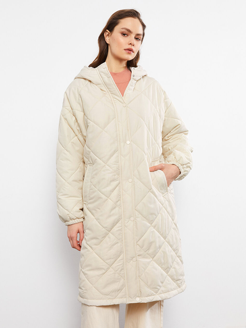 Bej Kapüşonlu Kapitone Desenli Uzun Kollu Kadın Şişme Mont-1