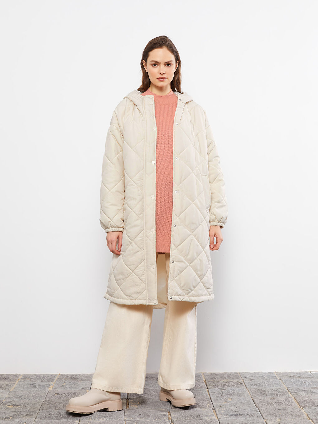 Bej Kapüşonlu Kapitone Desenli Uzun Kollu Kadın Şişme Mont-2