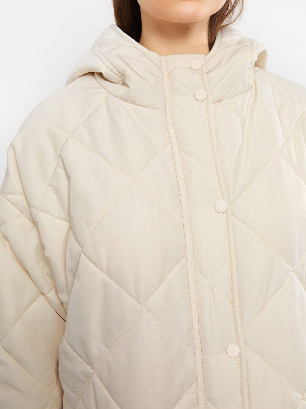 Bej Kapüşonlu Kapitone Desenli Uzun Kollu Kadın Şişme Mont-5