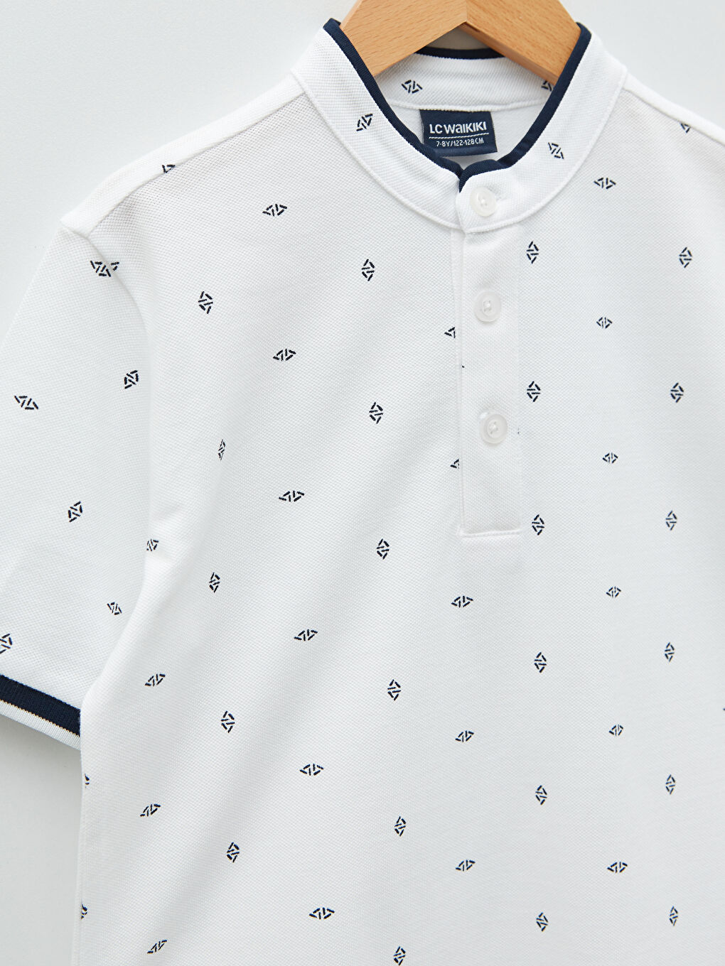 Beyaz Hakim Yaka Baskılı Kısa Kollu Erkek Çocuk Tişört-3