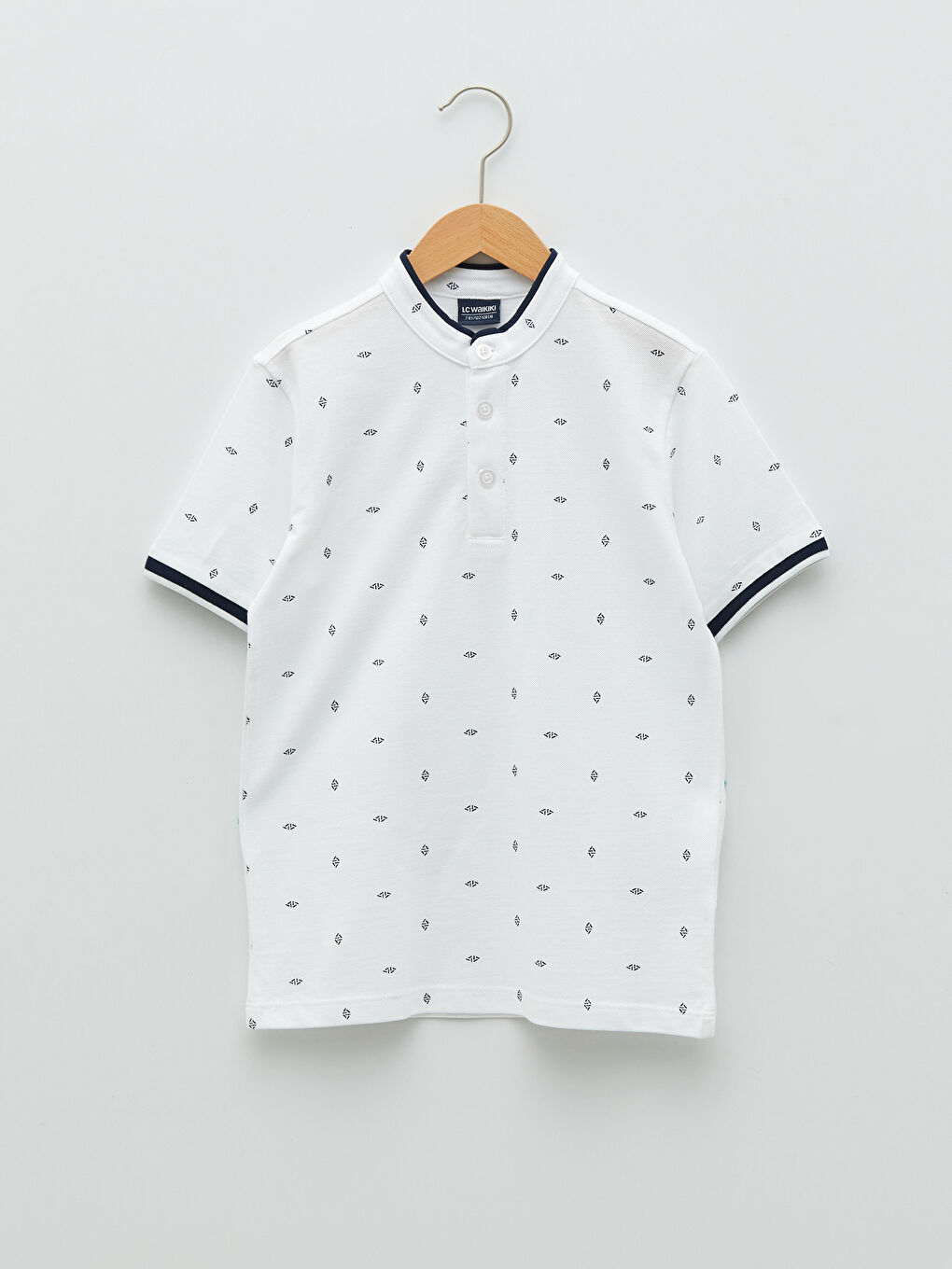 Beyaz Hakim Yaka Baskılı Kısa Kollu Erkek Çocuk Tişört-1