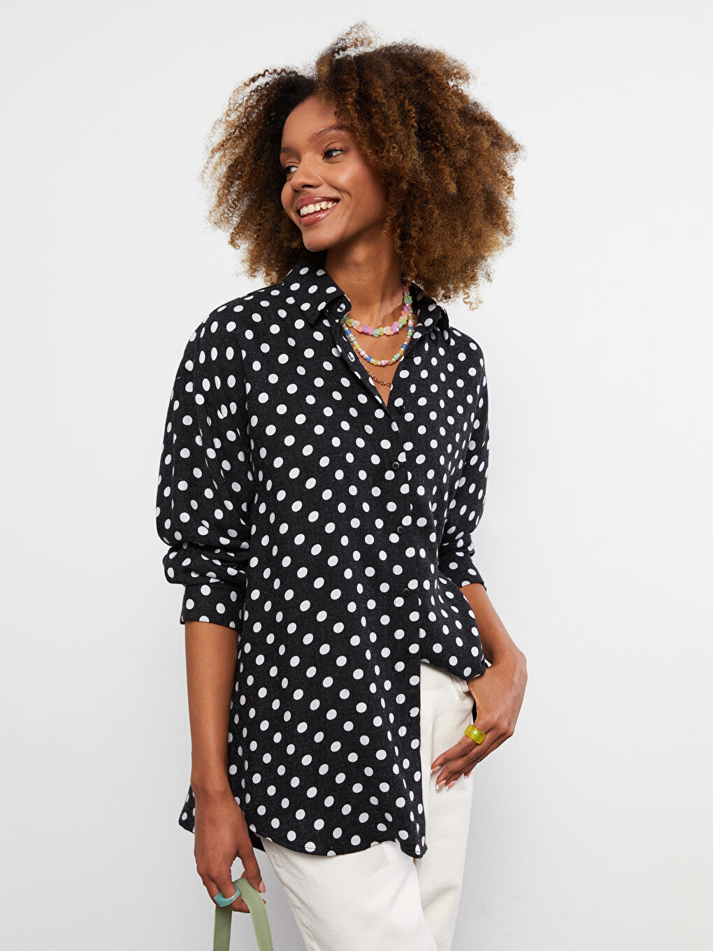 قميص نسائي بأكمام طويلة بنقشة البولكا دوت وإغلاق بأزرار أمامية-2