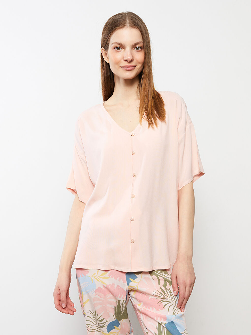 LCW DREAM Ensemble de Pyjama pour Femmes en Viscose à Manches Courtes et Imprimé à Col en V -S2ED63Z8-LSZ