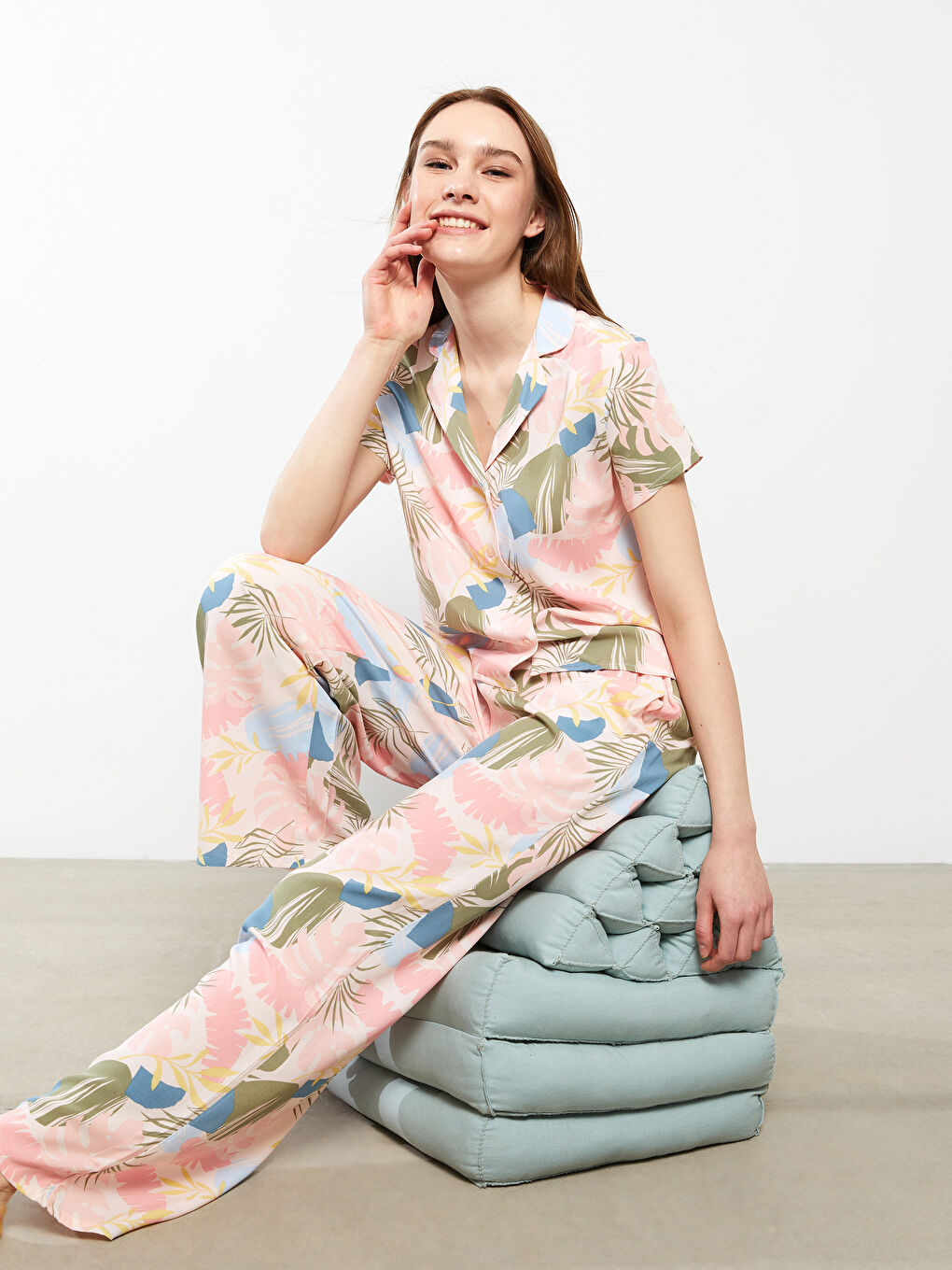 Pembe Gömlek Yaka Desenli Kısa Kollu Viskon Kadın Pijama Takımı