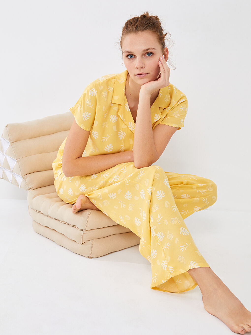 Sarı Gömlek Yaka Desenli Kısa Kollu Viskon Kadın Pijama Takımı