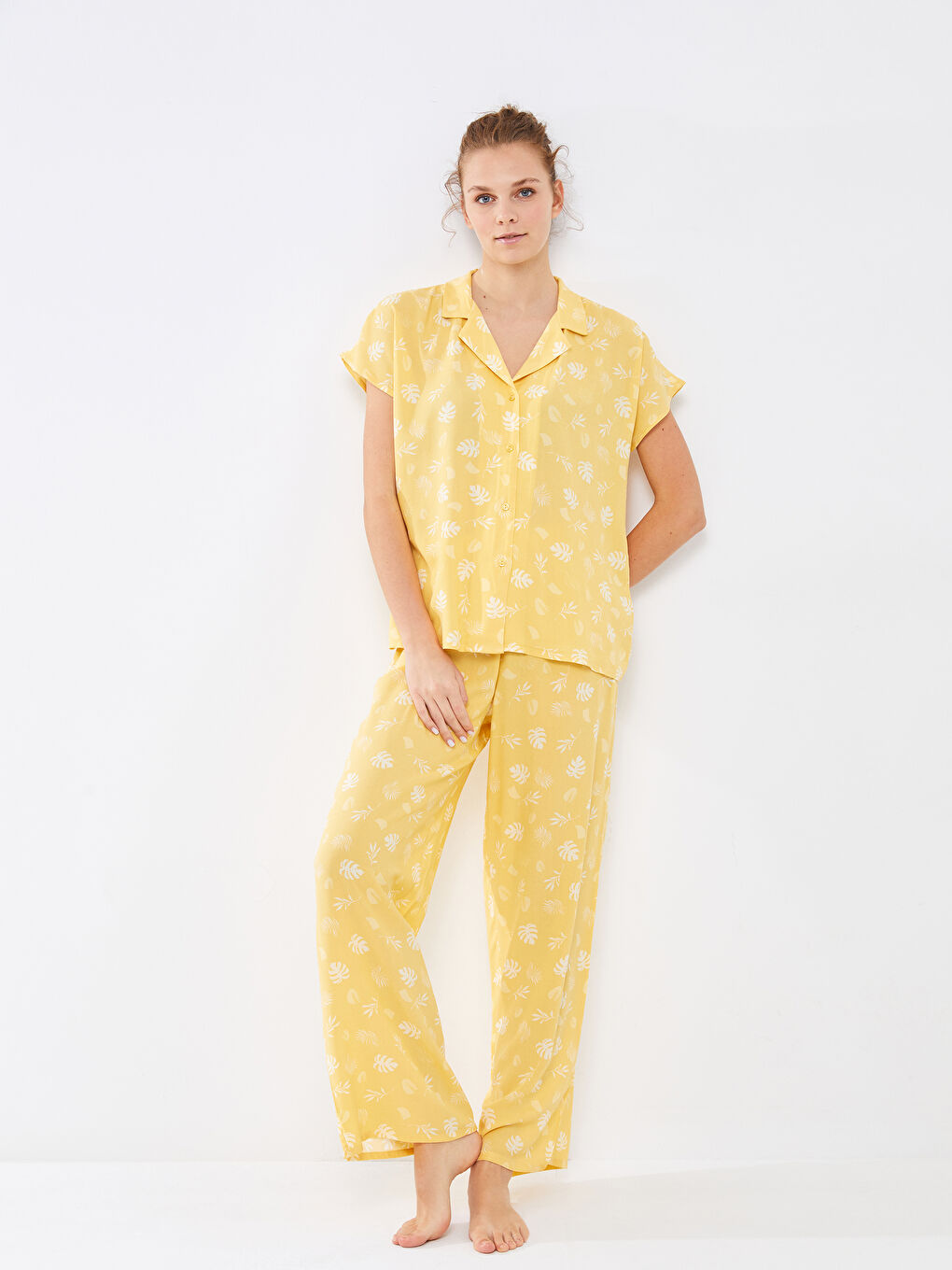 Sarı Gömlek Yaka Desenli Kısa Kollu Viskon Kadın Pijama Takımı-1