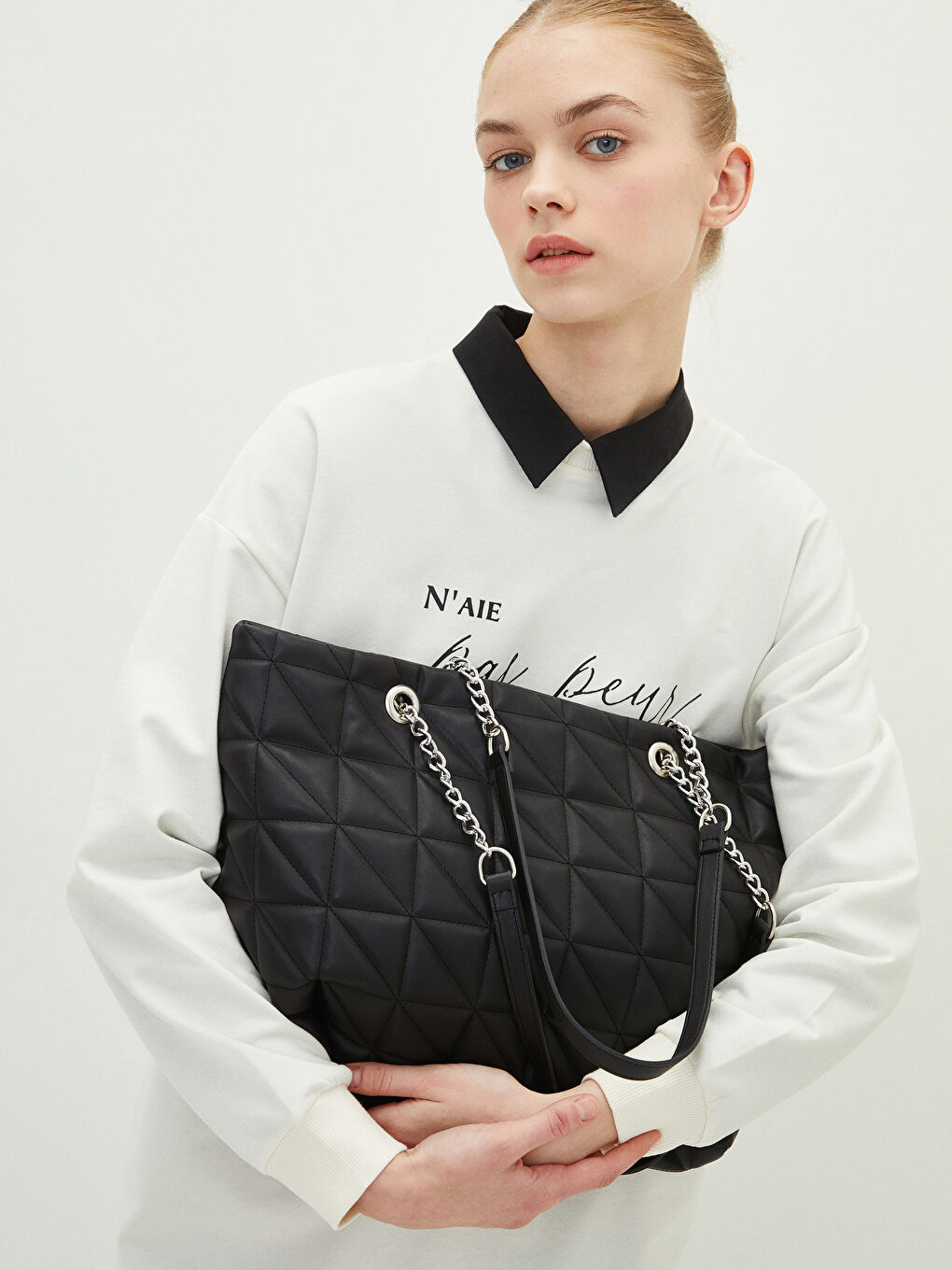 Siyah Deri Görünümlü Kapitone Detaylı Kadın Omuz Çantası