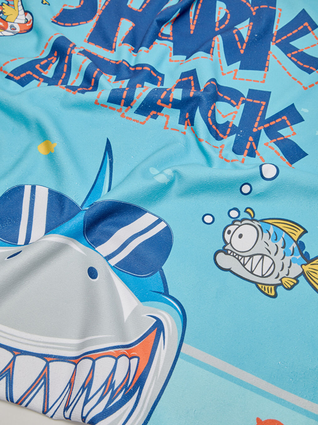 Serviette de plage garçon imprimé requin 73x150 cm-1